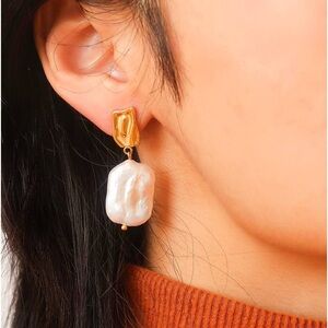 Handmade Baroque Pearl Gold Earring: Yellow Gold